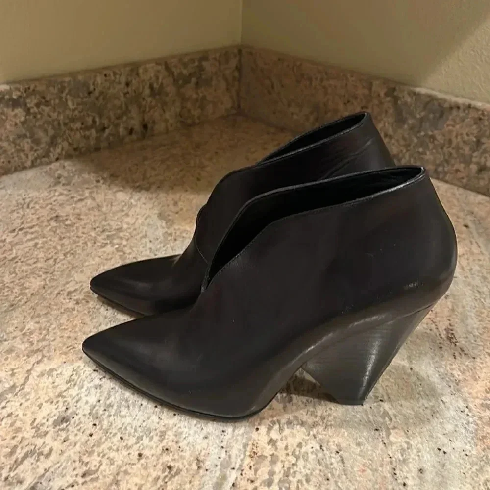 Paige Hemmis black boot